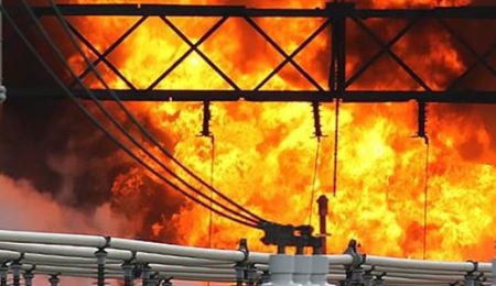 01. Mengurangi resiko terjadinya flashover pada isolator tegangan tinggi 01. Mengurangi resiko terjadinya flashover pada isolator tegangan tinggi