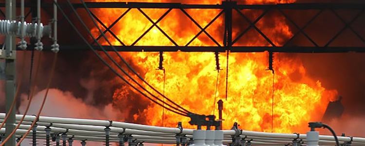 01. Mengurangi resiko terjadinya flashover pada isolator tegangan tinggi