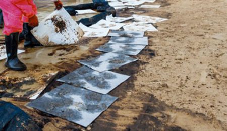 10-oil-absorbent-spil-kit-untuk-menangani-tumpahan-minyak-1 oil absorbent pads spill kit