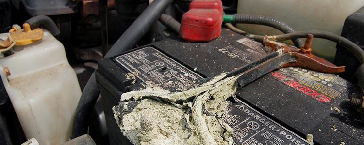 18. Merawat dan membersihkan kepala battery accu kendaraan