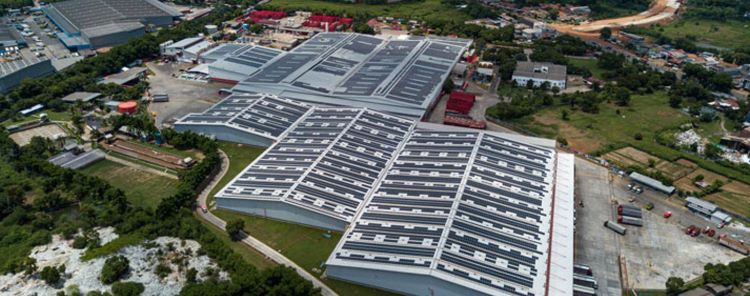 Cleaning solar panel dengan solar panel cleaner