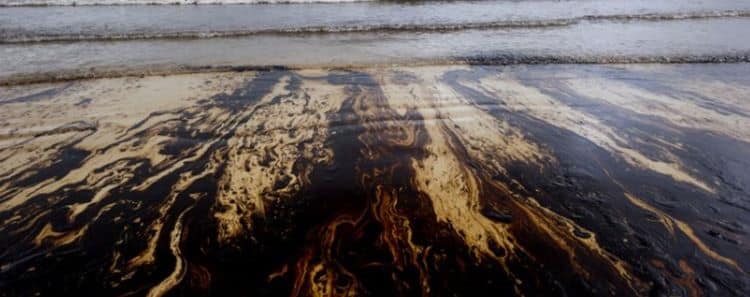 Cara Mengatasi Tumpahan Minyak di Laut