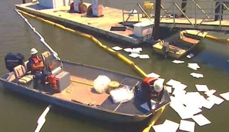 729-Cara-Menggunakan-Spill-Kit-di-Laut Cara Menggunakan Spill Kit