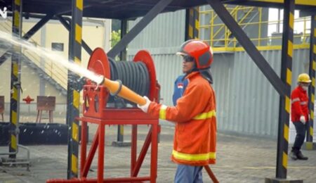 Alat Pemadam Kebakaran di Kapal Alat Pemadam Kebakaran di Kapal