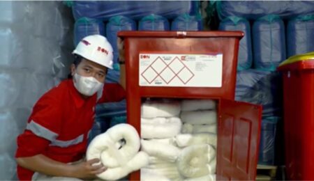 Oil Absorbent Boom Eon Oil Absorbent Boom Eon Atasi Tumpahan Aspal di Laut
